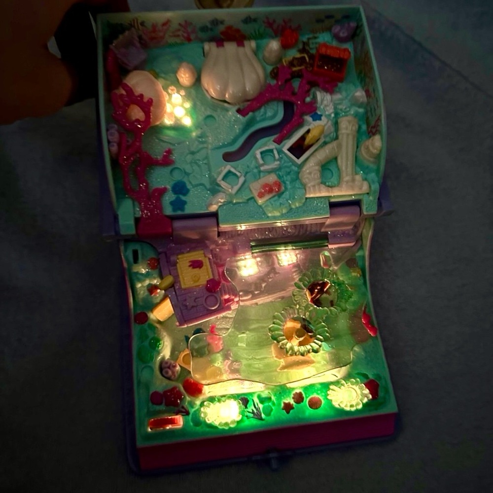 Polly Pocket Sparkling Mermaid Adventure